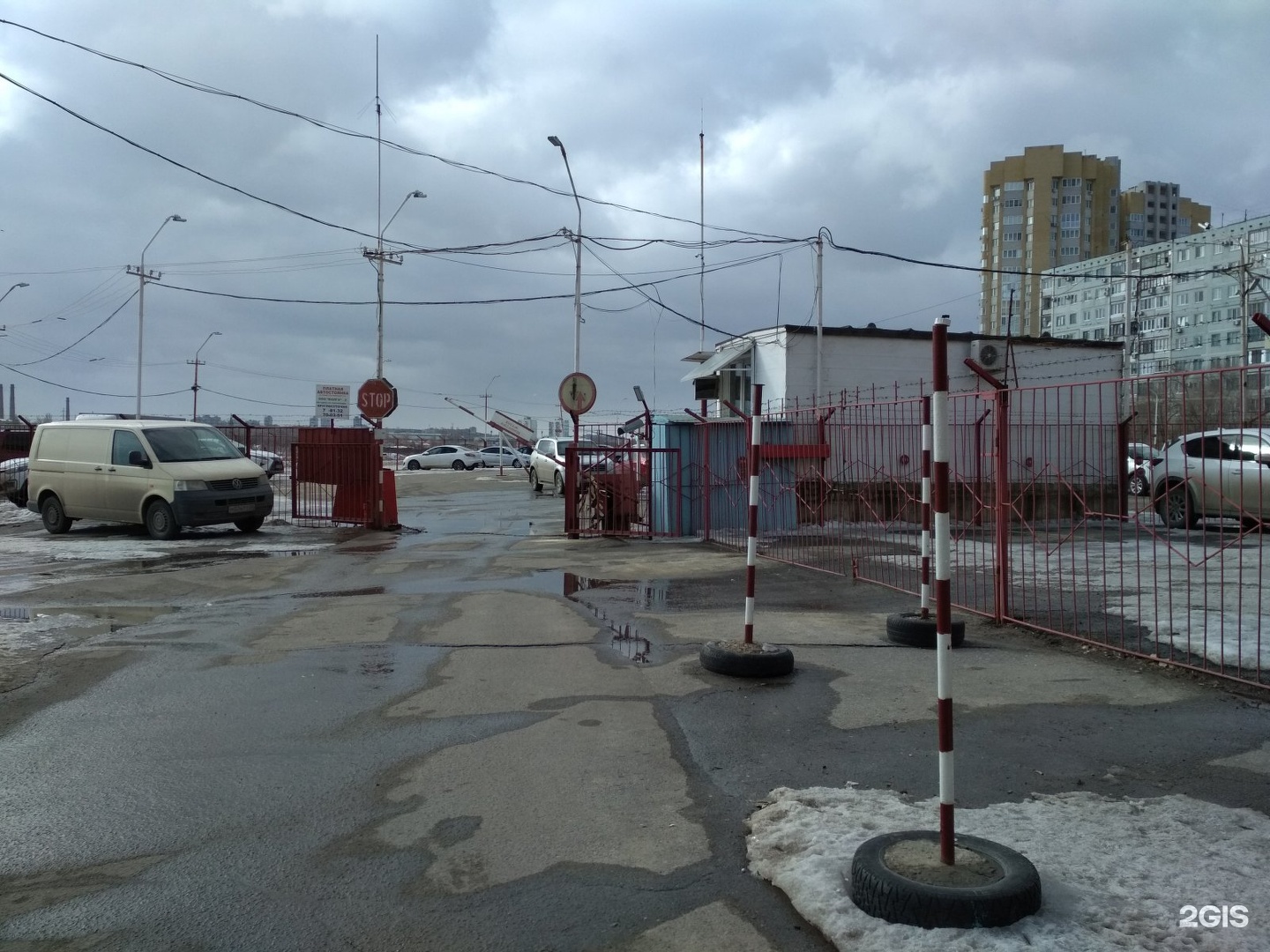 Платные парковки в волгограде в центральном районе. Платная парковка Волгоград. Парковка на набережной.