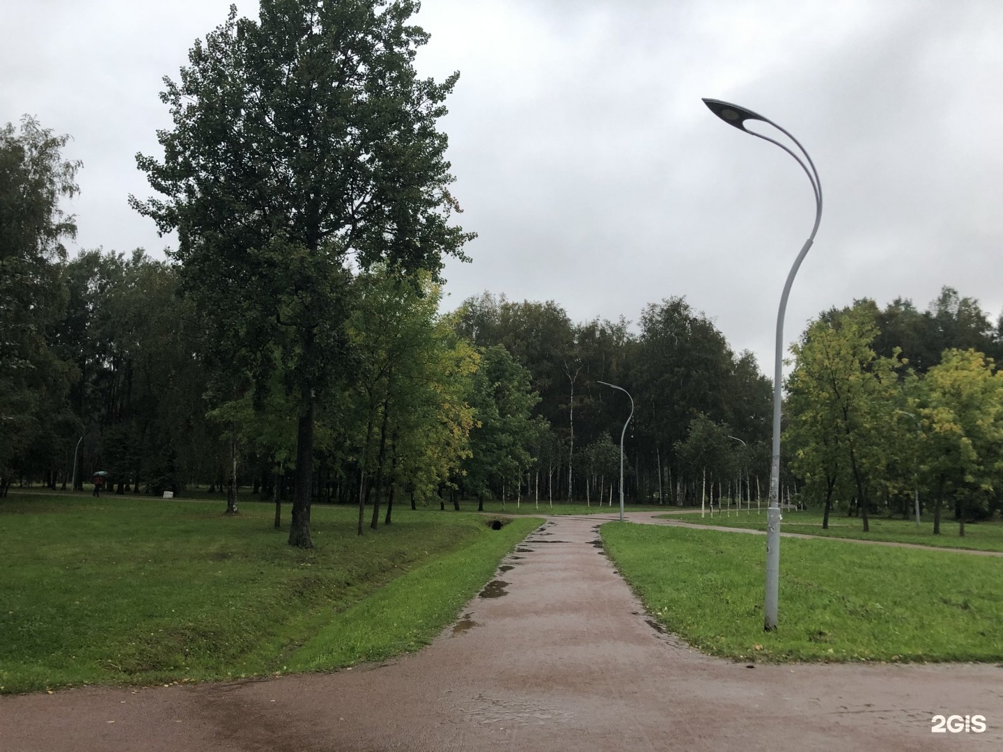 Парк есенина спб. Парк имени Есенина Санкт-Петербург Большевиков. Парк Есенина СПБ детская площадка. Парк имени Есенина в Веселом посёлке Санкт-Петербург.