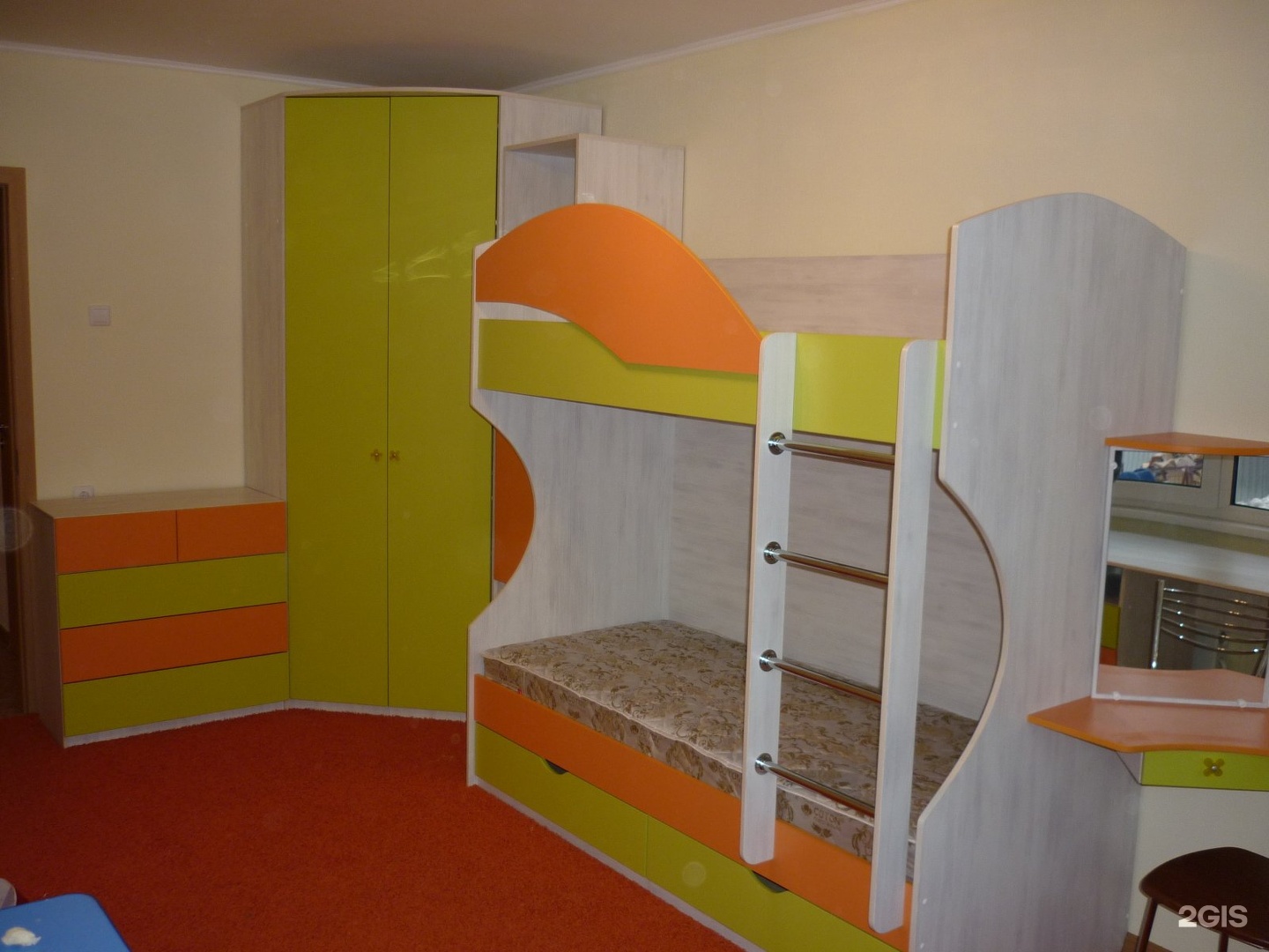 детские двухъярусные кровати с угловым шкафом