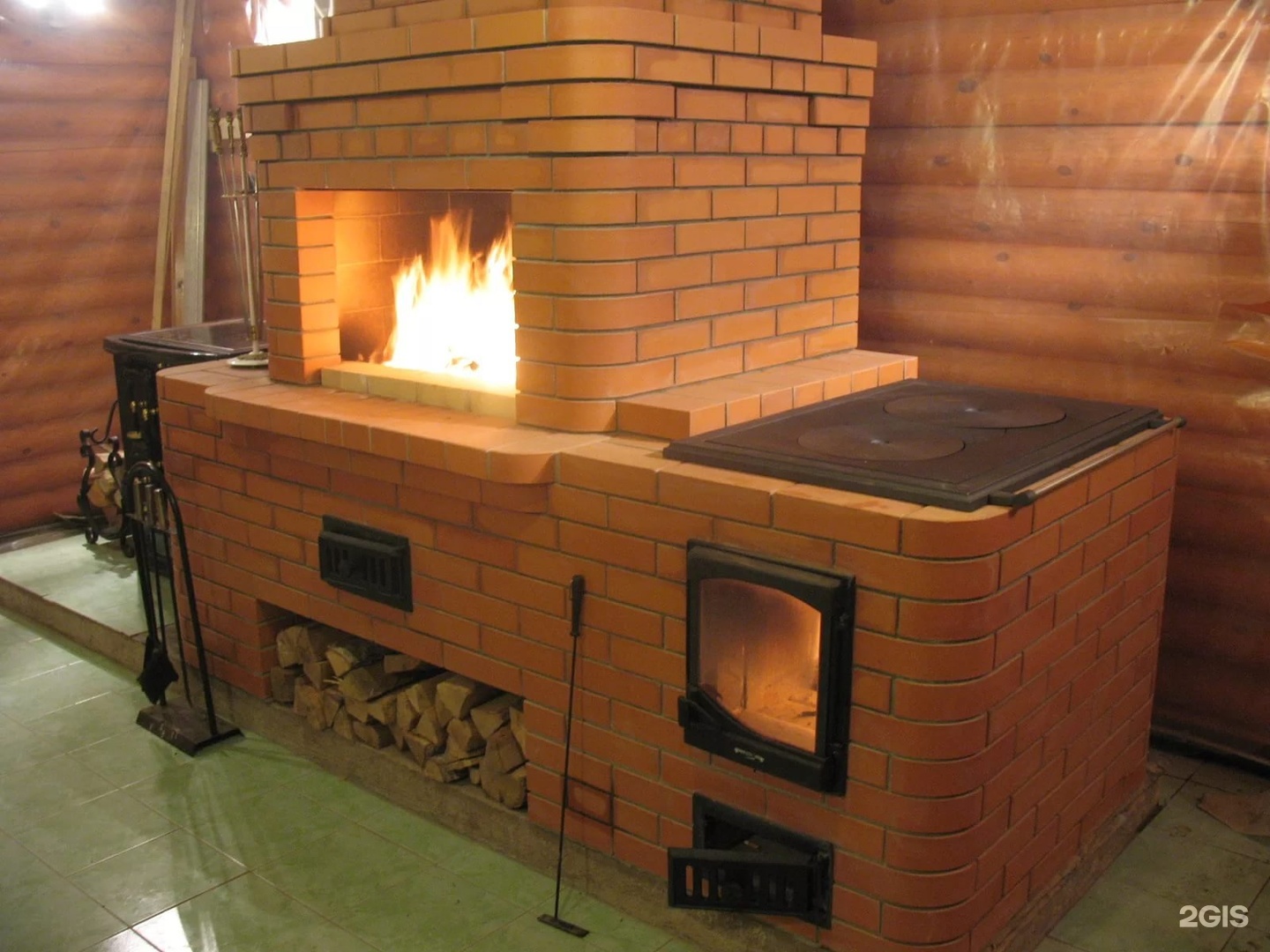 печка кирпичная для дома на дровах