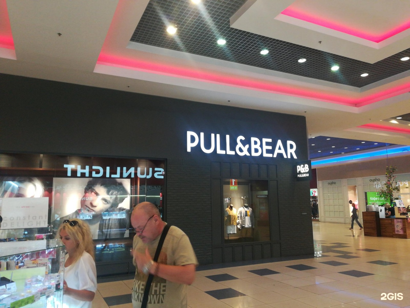 Салон галины нучевой. Магазины в армаде. Нучевой армада 2. Pull bear оренбург армада. Салон нучевой оренбург.