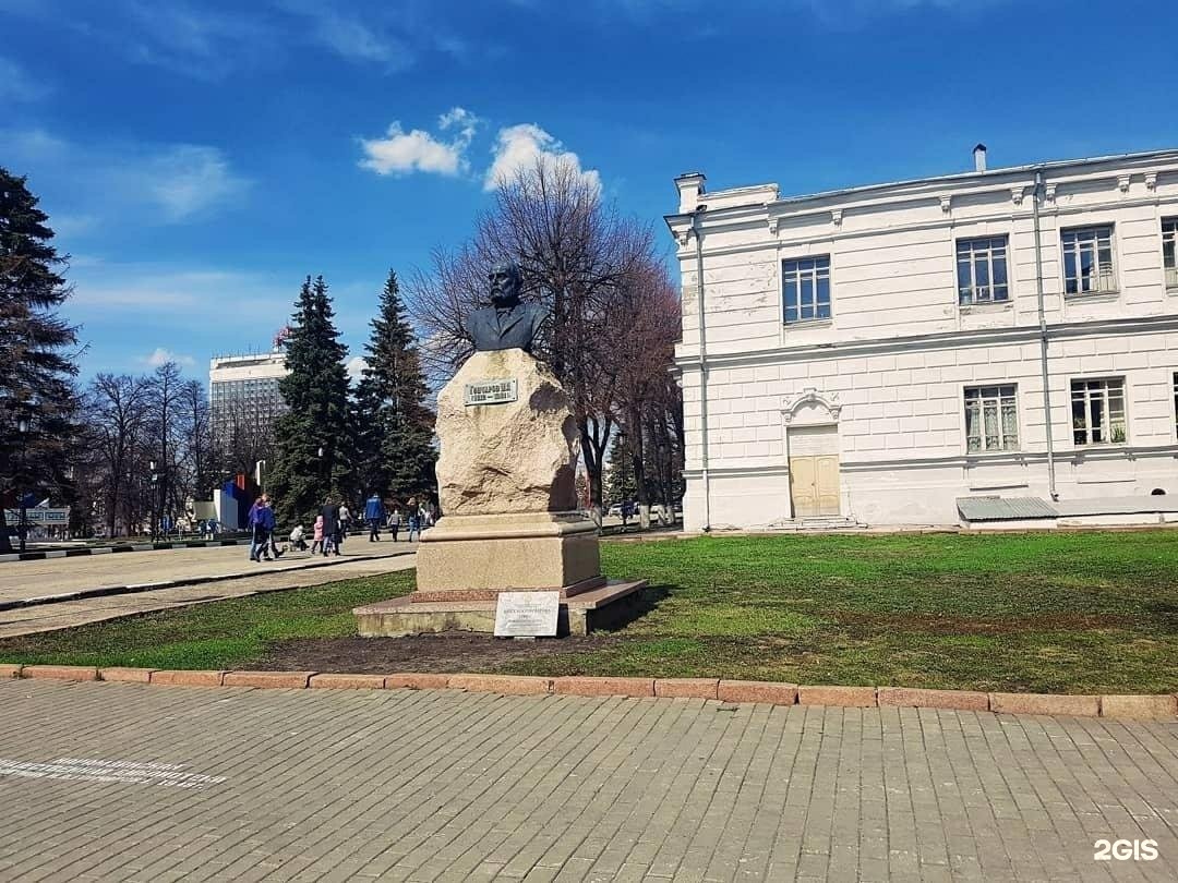 Про ульянову. Сквер Языкова Ульяновск. Корюкина 2 Ульяновск УЛГПУ. Сквер Кирова ин.яз. Места связанные с и.Ульяновым в Ульяновске.