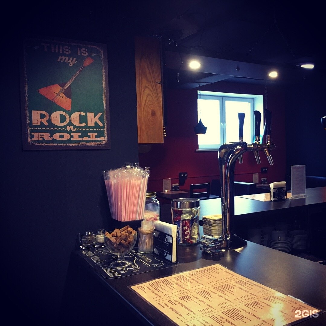 хот-доги. хот дог киров озерки. хот дог хаус киров. кафе хот дог haus. карла либкнехта 71 киров.