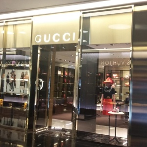 Фото от владельца Gucci, бутик одежды и аксессуаров