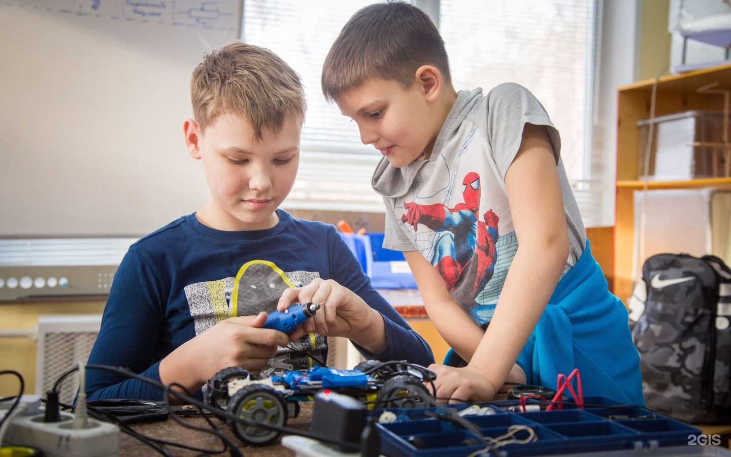 Робототехника практика. Робототехника для детей. Кружок робототехника в школе. Робототехника для детей в детском саду. Техническое творчество.