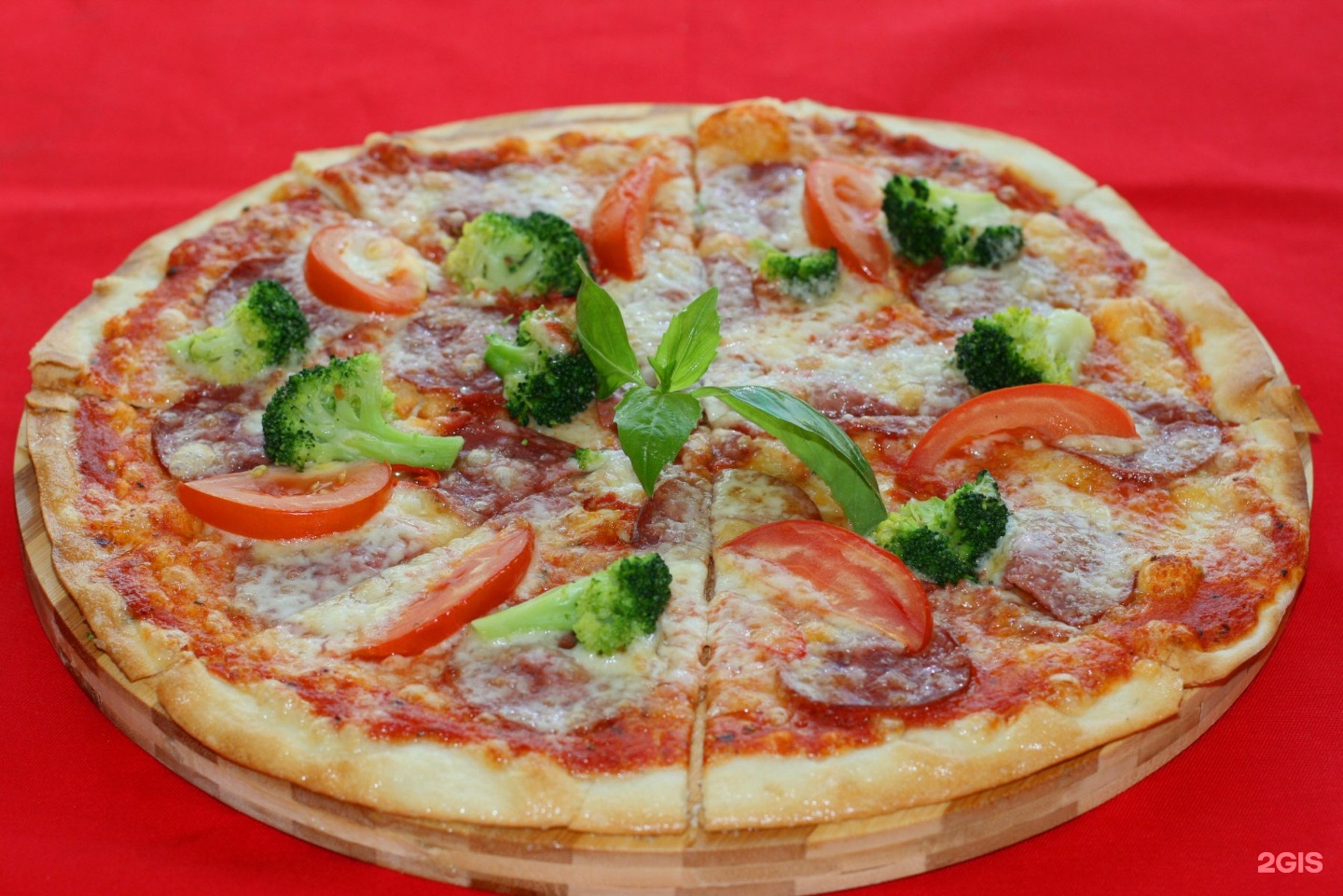 Настоящая итальянская пицца вид