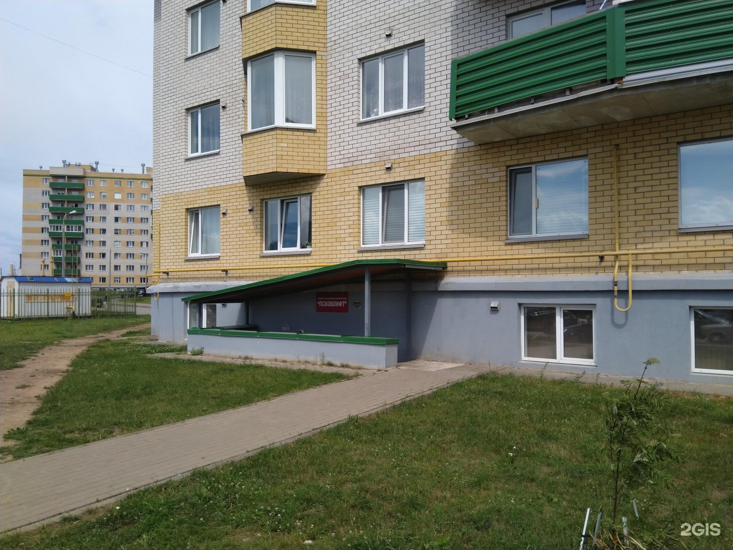 Западный проезд 8 фото дома. Владимировская 8 псков. Владимирская 10 псков. Владимирская улица псков. Владимирская улица псков.