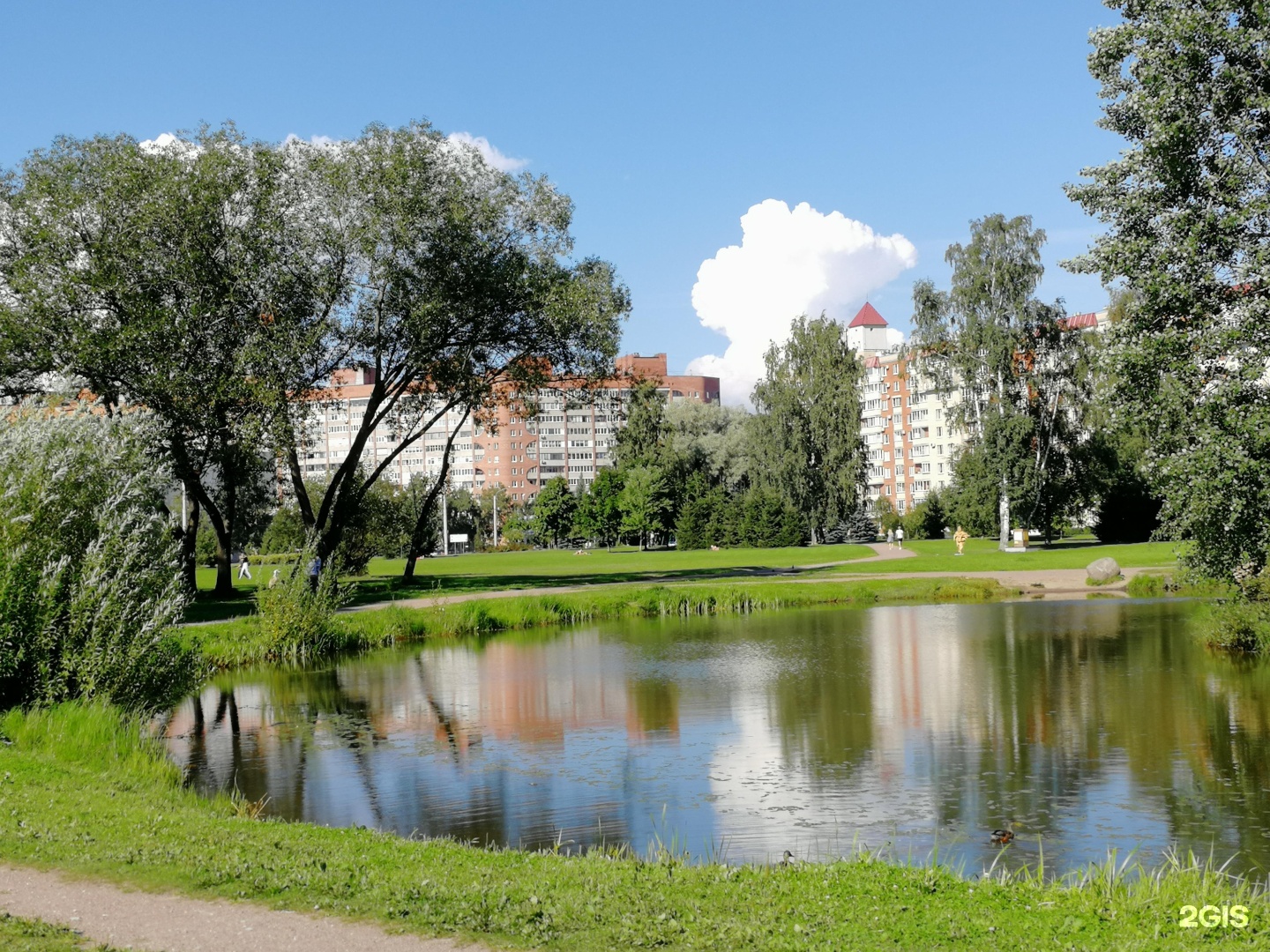 Покажи парк. Парк Бенуа Санкт-Петербург. Парк Бенуа Москва. Сквер около дома Бенуа. Сад Бенуа Санкт-Петербург фотографии сада.