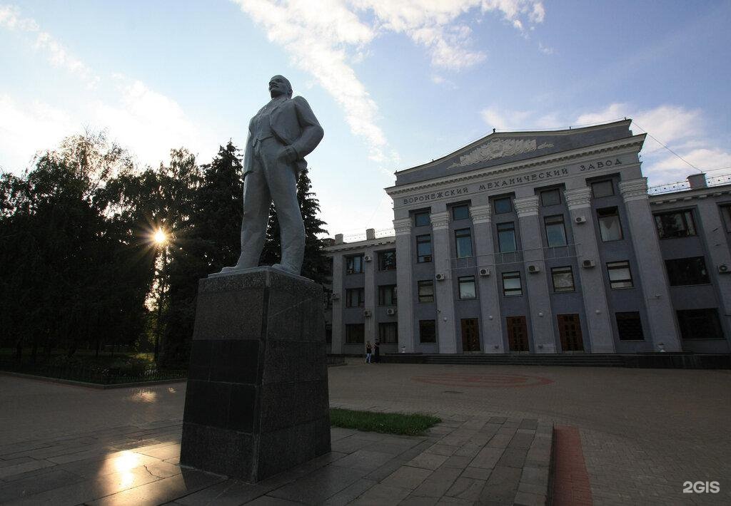 Армавир воронеж. Памятник Ленину Воронеж. Воронеж памятник Ленину Виселица. Памятник Ленину у Мехзавода в Воронеже. Памятник Ленину в Армавире.