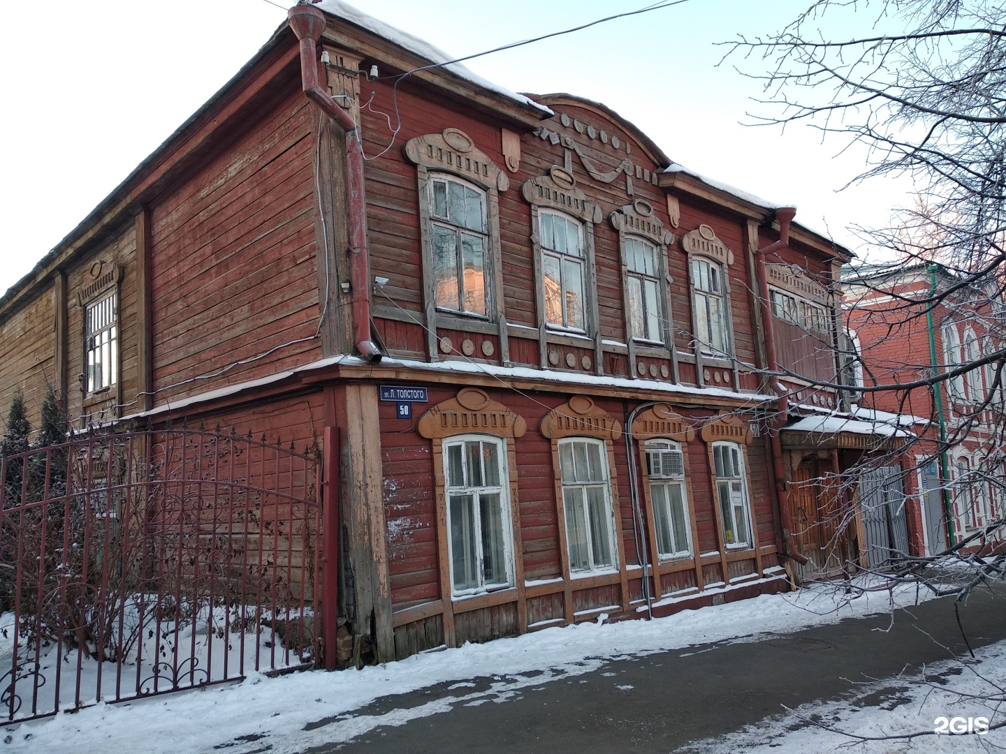 Ул толстого 48. Толстого 50. дом лангелитье владивосток.