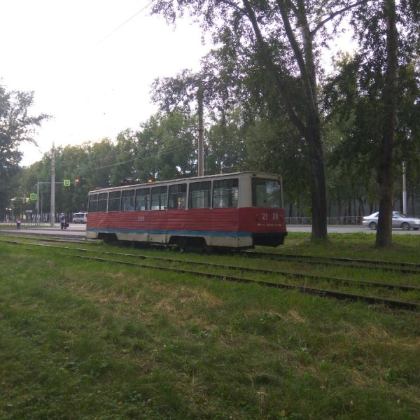 Движение трамваев 18. Трамвай Новосибирск 2053. Трамвай 18 Новосибирск. 18 Трамвай зеленый Новосибирск. Трамвай 18 Новосибирск маршрут.