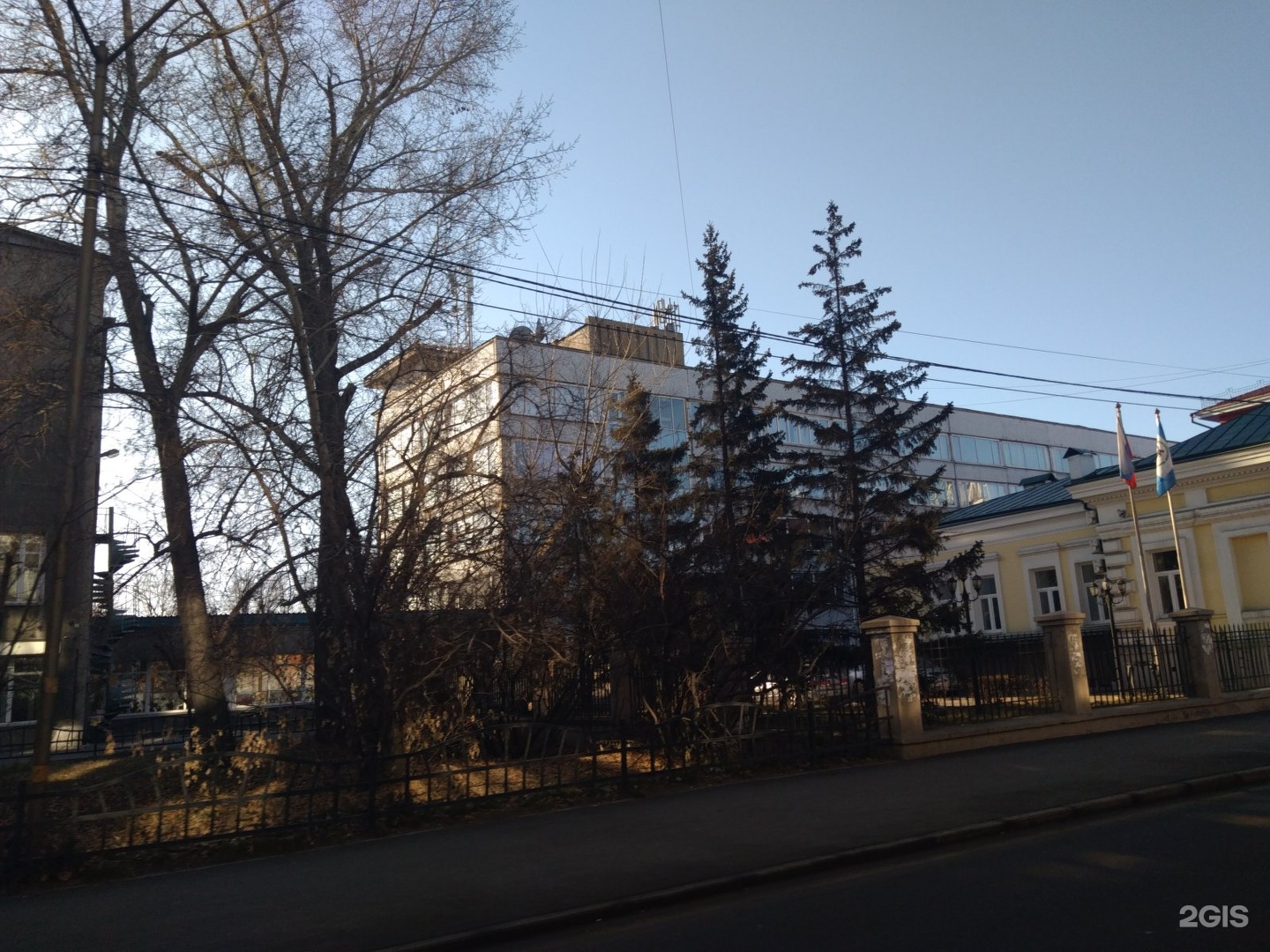Гагарина 28 д. Чкалова 36 Иркутск колледж фото.
