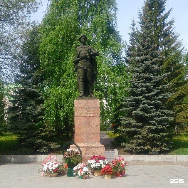 Памятник матросову в уфе. М. Памятник александру матросову в уфе в парке ленина. Памятник матросову в уфе. Памятник матросову памятники уфы.