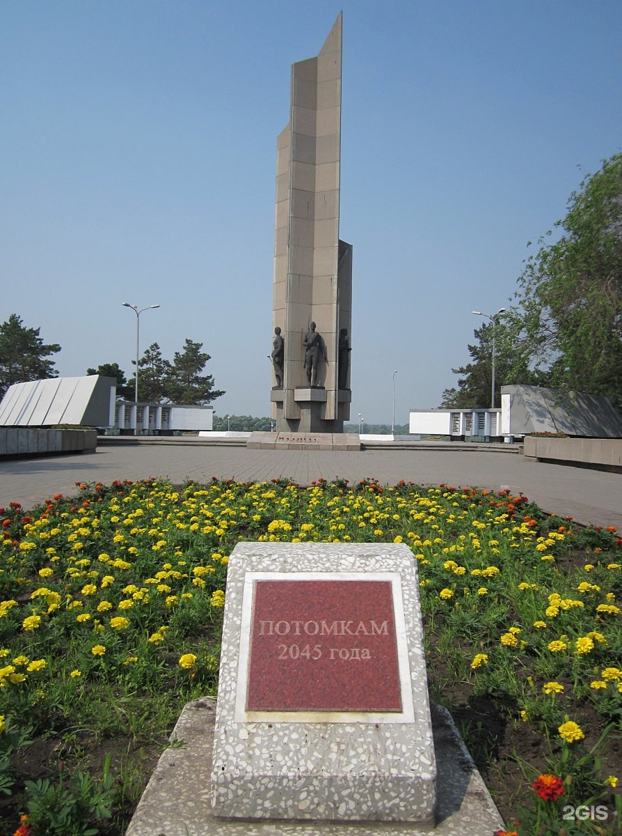 Город героев омск. Монумент славы Омск. Памятник в Омске на бульваре Победы. Памятник славы Омск. Монумент славы героям на бульваре Победы Омск.