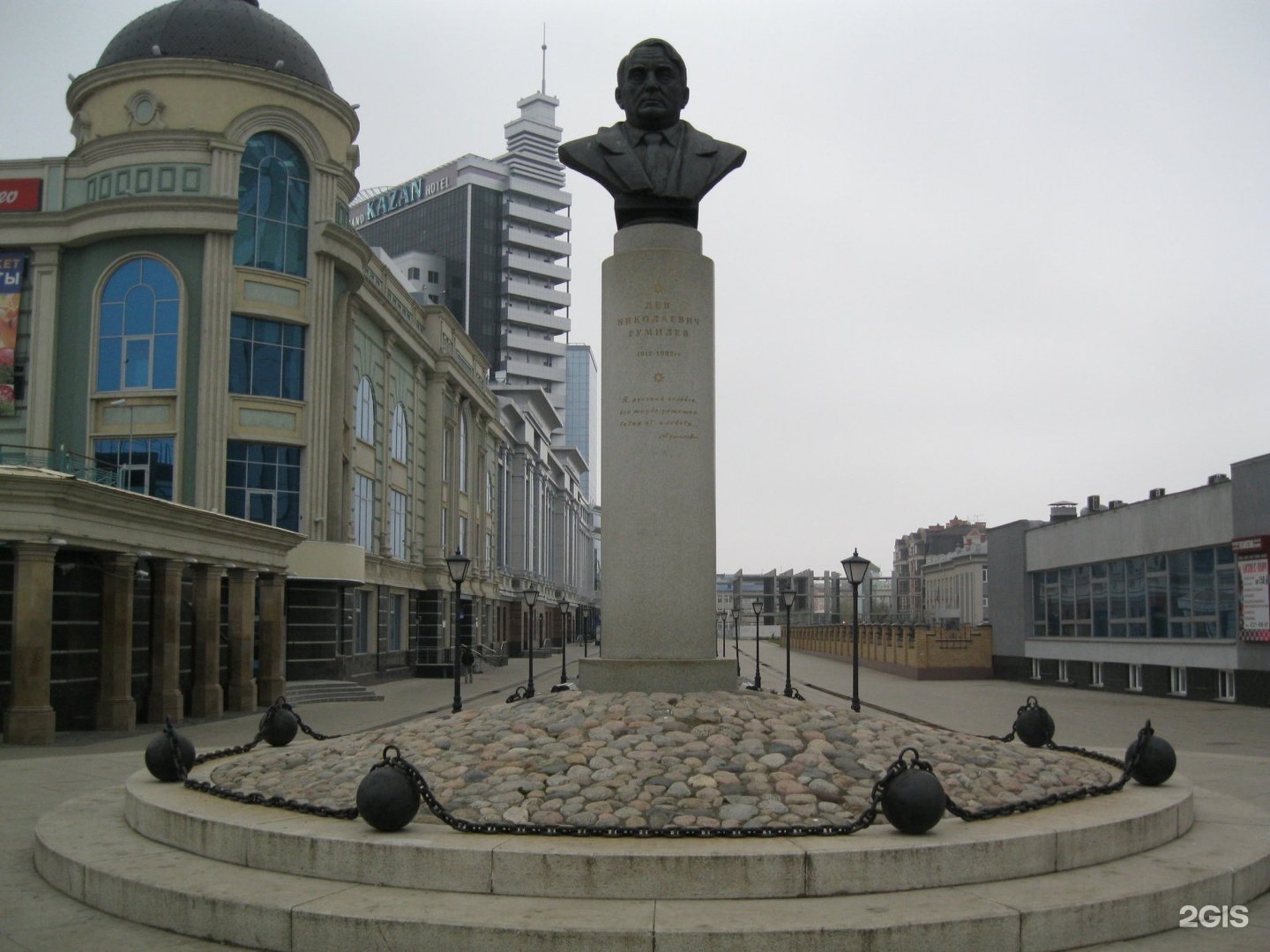 Памятник гумилеву в казани фото