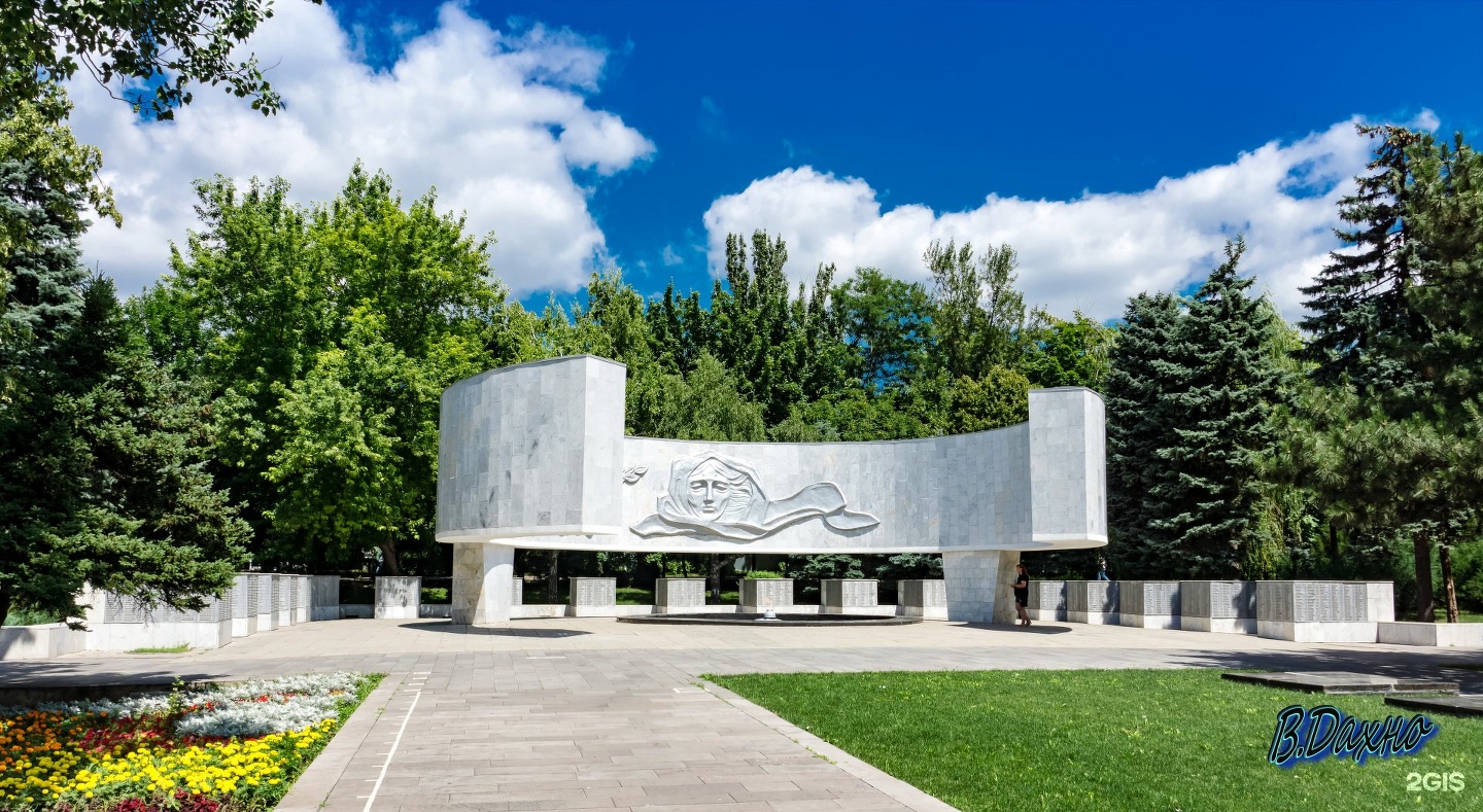 Мемориал донское. Скорбящая мать памятник Ростов на Дону. Мемориальный комплекс павшим воинам Ростов-на-Дону. Мемориал «Скорбящая мать». Мемориал Скорбящая мать Уфа.