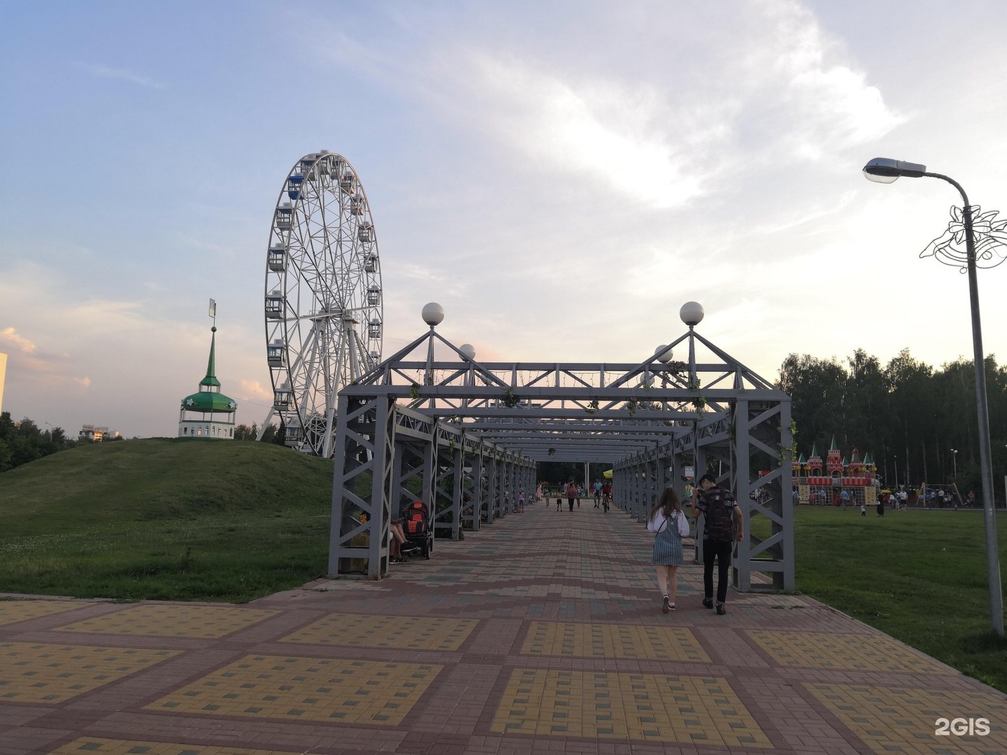 Парки набережных челнов. Парк Победы Набережные Челны. Парк парк Победы Набережные Челны. Парк Победы Набережные Челны 2013. Парк сквер Набережные Челны.