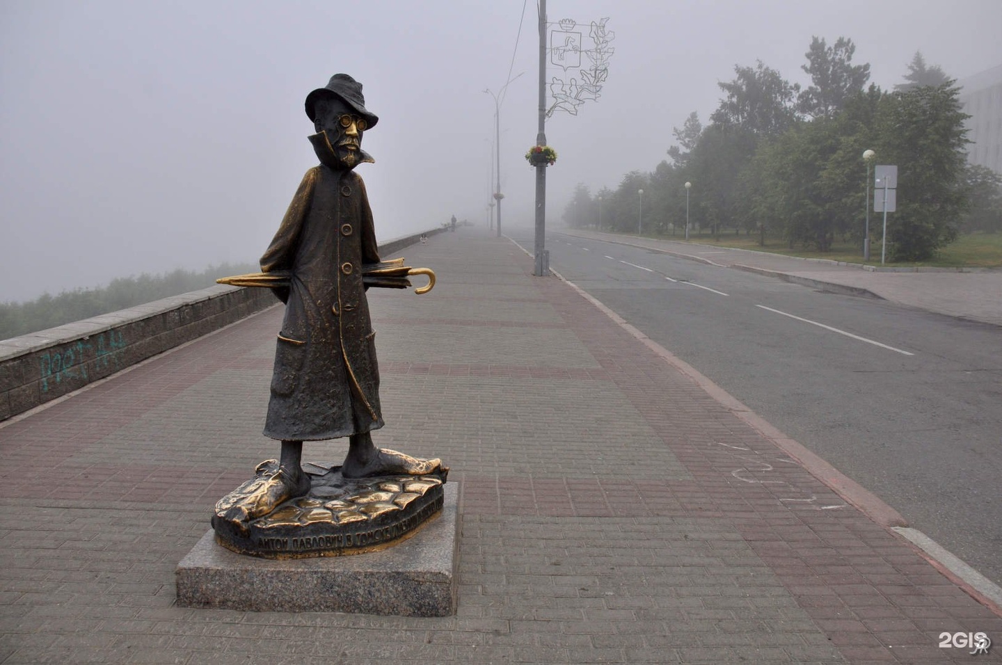 Памятник чехову томск рисунок