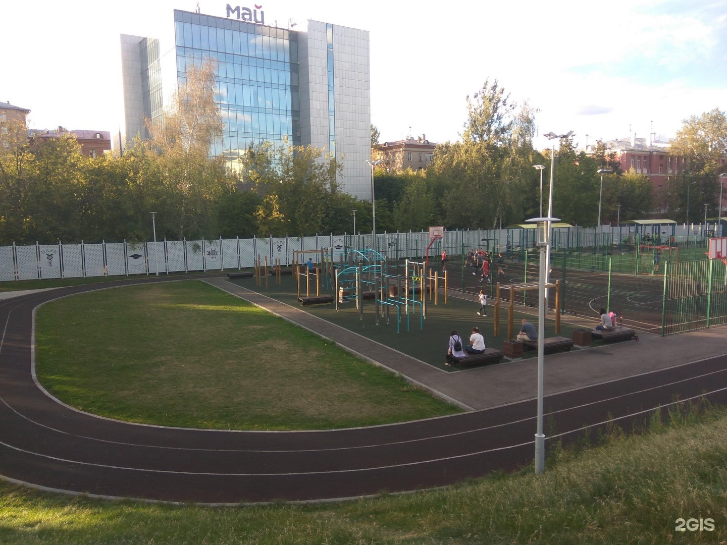 Академический второй. Академический парк в Москве. Парк Академический Екатеринбург. Детская площадка в академическом парке. Академическая парк школьники.