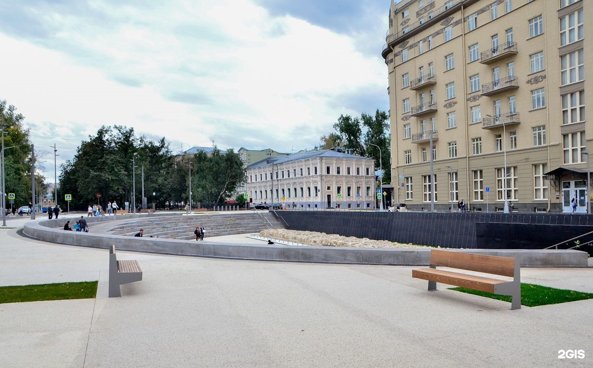 Открытый фрагмент стены белого города. Хохловская площадь в Москве. Стена белого города в Москве Хохловская площадь. Хохловская площадь в Москве сейчас. Хохловская площадь до реконструкции.