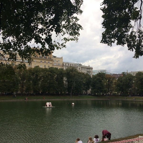 Патриаршие пруды парк. Пушкин патриаршие пруды. 2023. Сквер патриаршие пруды. Москва патриаршие пруды улица малая бронная.