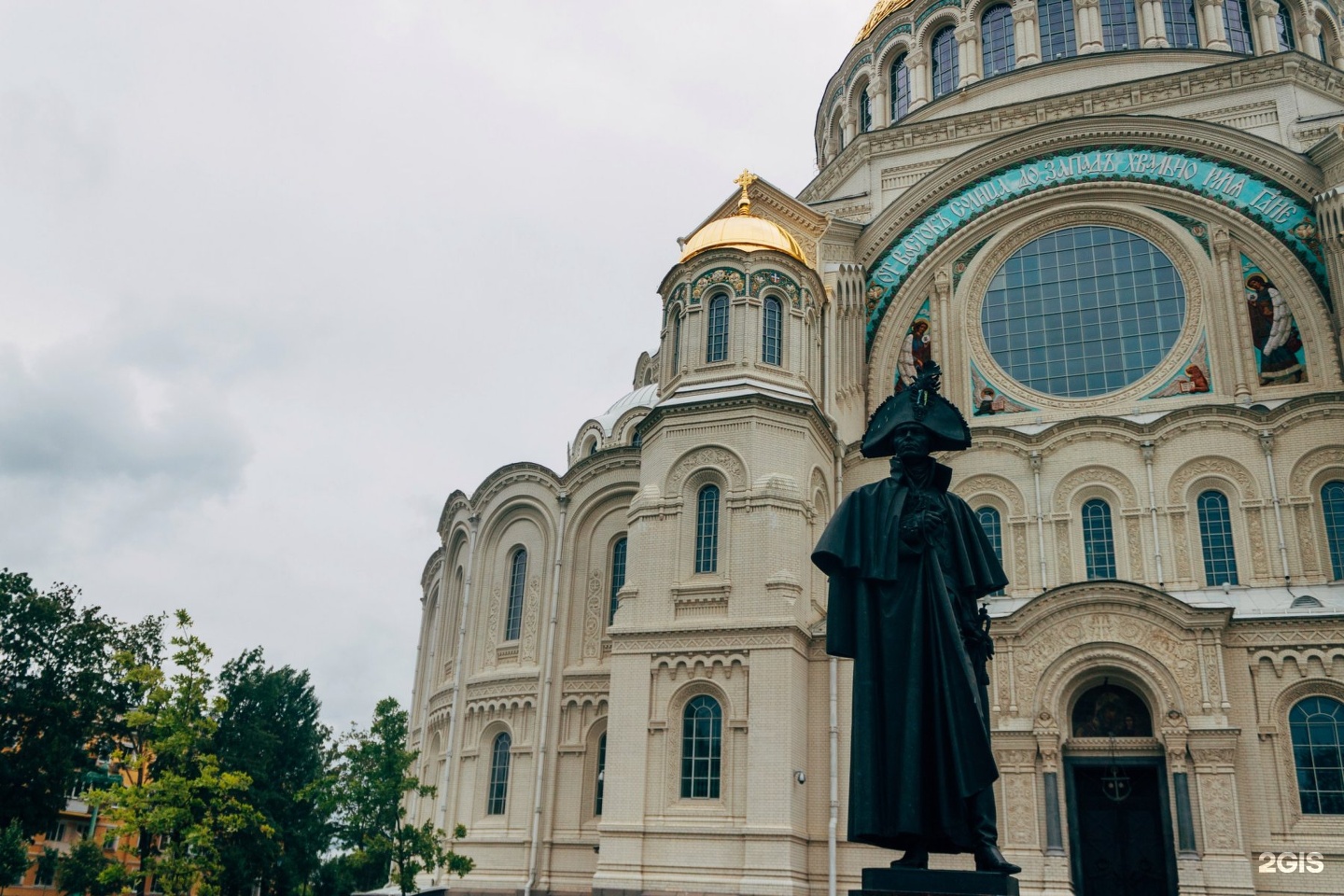 Памятник Ушакову в Кронштадте. Памятник Ушакову СПБ. Памятник адмиралу Федору Ушакову в Кронштадте.