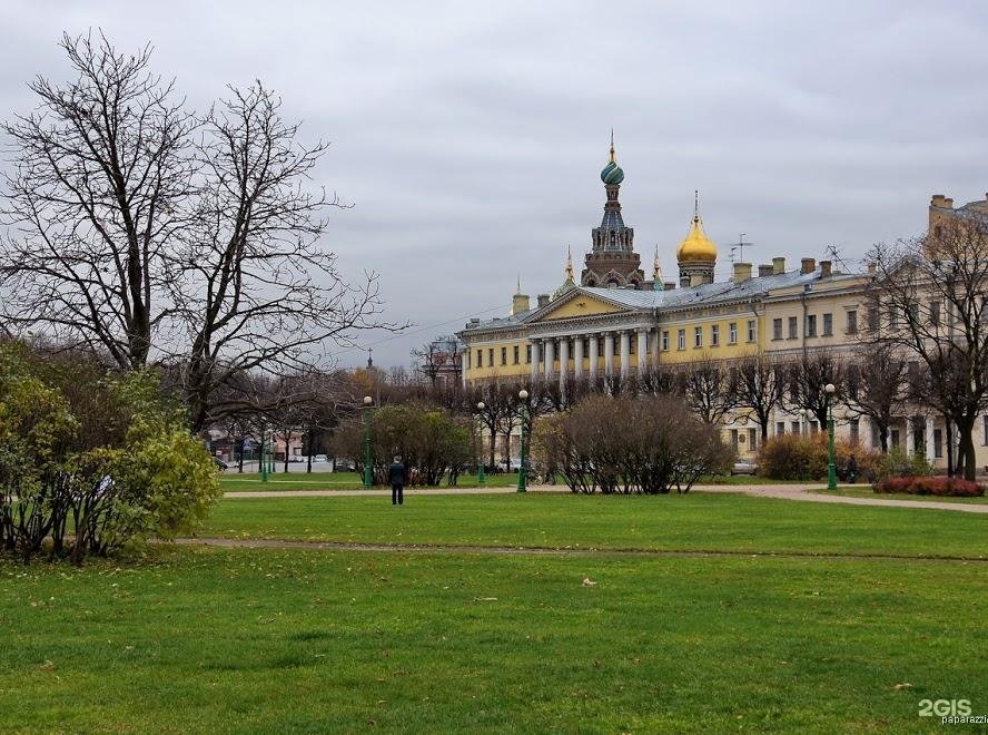 Марсово поле 2. Марсово поле в Санкт-Петербурге. Марсово поле осень в Санкт-Петербурге. Театр оперы на Марсовом поле. Ива на Марсовом поле.