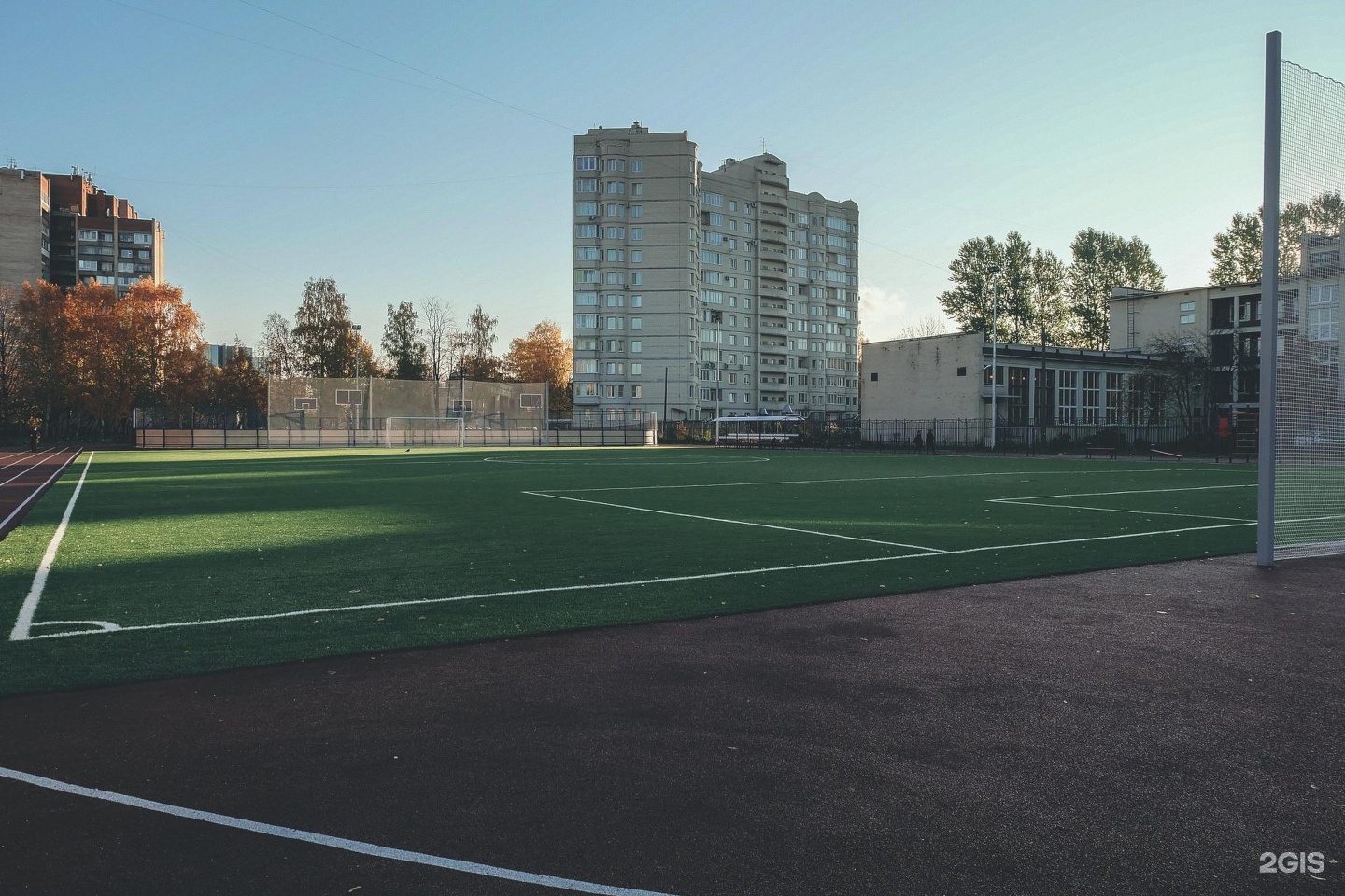 Футбольные поля спб. Гимназия 411 купчино поле футбольное. Поле балтика санкт-петербург футбольное. Nova arena (футбольный стадион). Футбольное поле школа 1200 новокосино.