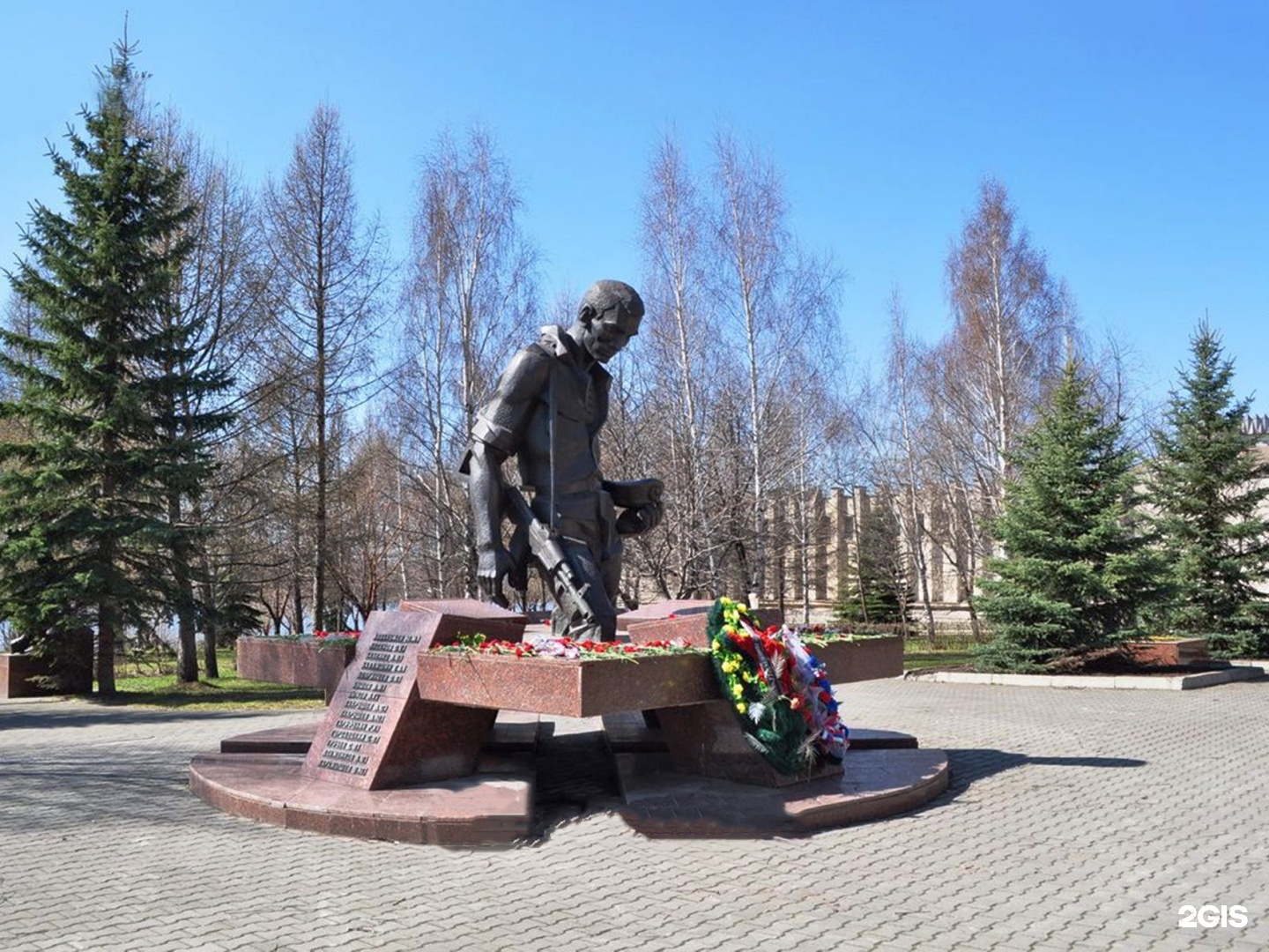 В нижнем тагиле на 10 дней. Нижний Тагил памятник тагильчанам. Памятник воинам тагильчанам погибшим в локальных войнах. Памятник воинам интернационалистам в Нижнем Тагиле. Памятники в Нижнем Тагиле воинам.