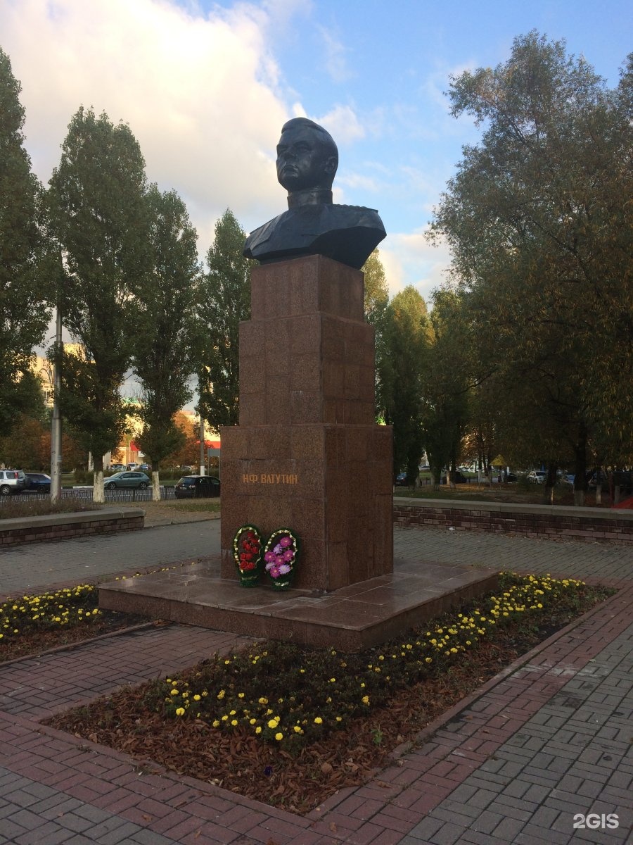 Ватутина белгород. Белгород памятник н ф Ватутину. Николай Фёдорович Ватутин памятник в Белгороде. Памятник Ватутина в Белгороде. Белгород улица Ватутина памятник.