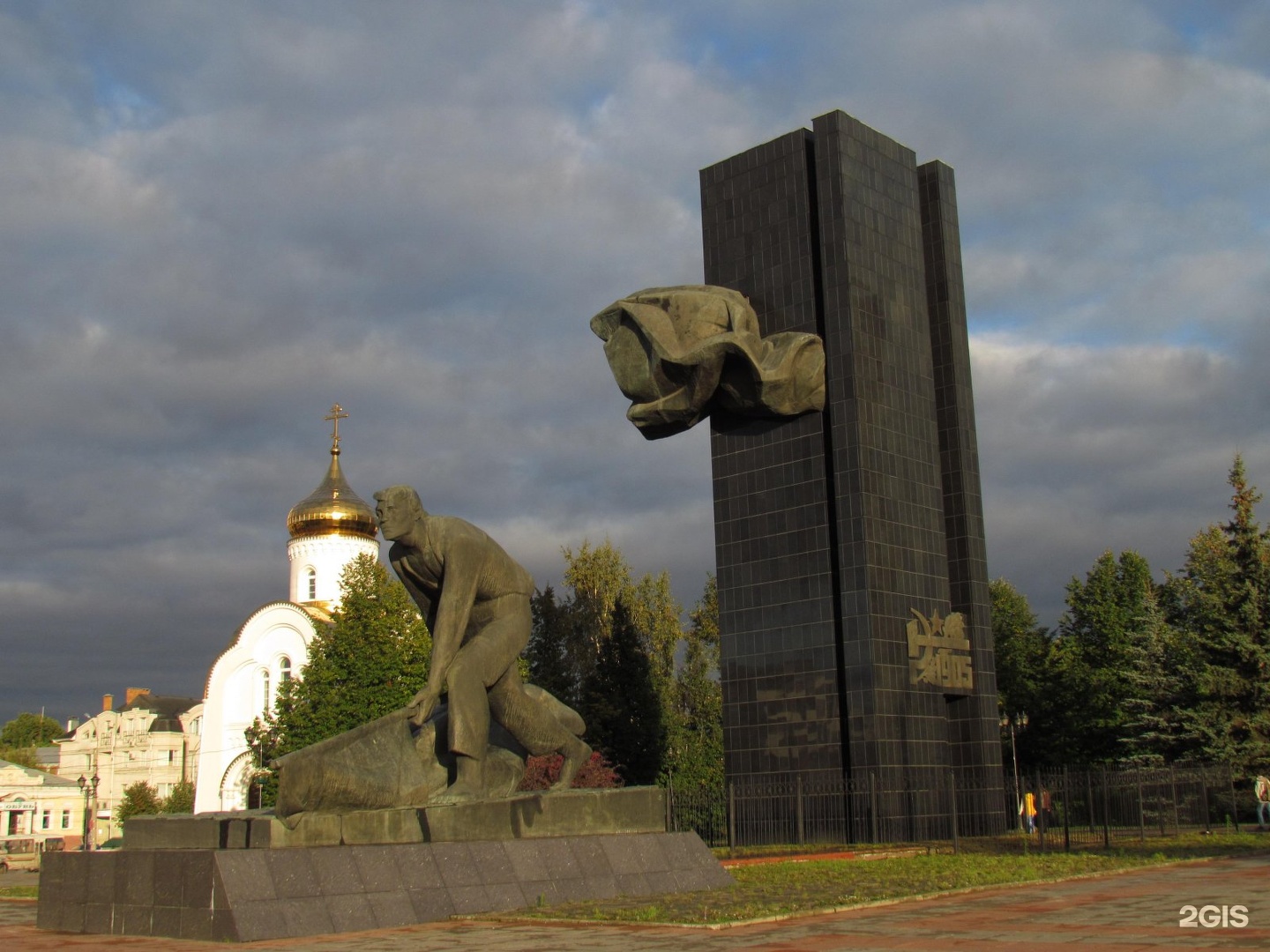 Памятник на площади революции Иваново