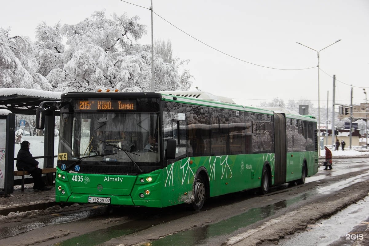 Маршрут 205 автобуса москва остановки. Автобус 205. МАЗ-205 автобус. 205 Автобус автопарк. Маршрутка 205 желтая.