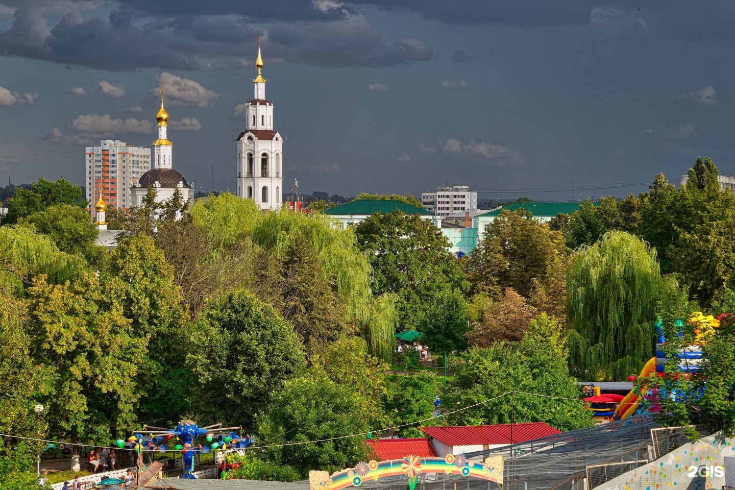 Московский парк орел. Детский парк Орел. Церковь в Орле возле детского парка. Московский парк Орел фото.