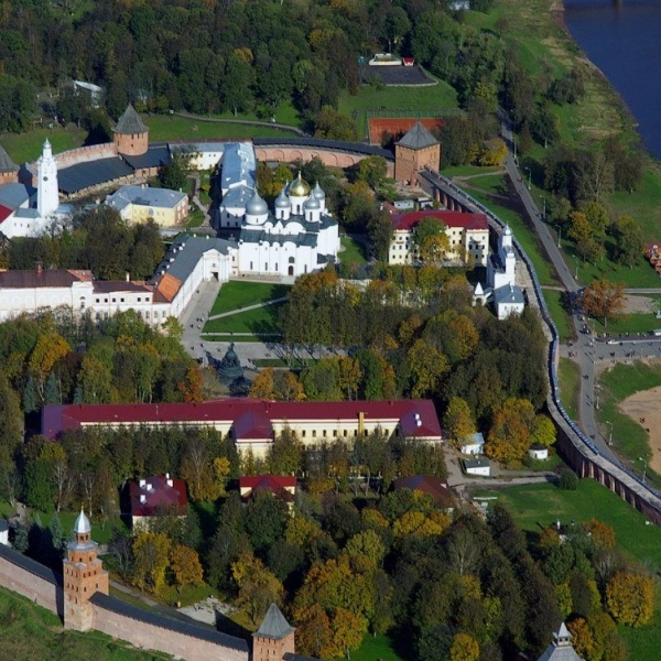 Кремлевский парк великий новгород