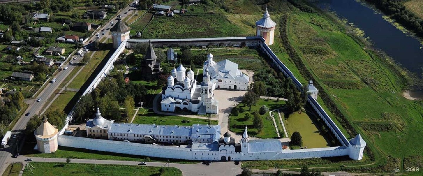 Этот населенный пункт известен благодаря монастырю. Спасо-Прилуцкий монастырь в Вологде. Спасо-Прилуцкий Димитриев мужской монастырь Вологда. Прилуки Вологда монастырь. Достопримечательности Вологды Спасо Прилуцкий монастырь.