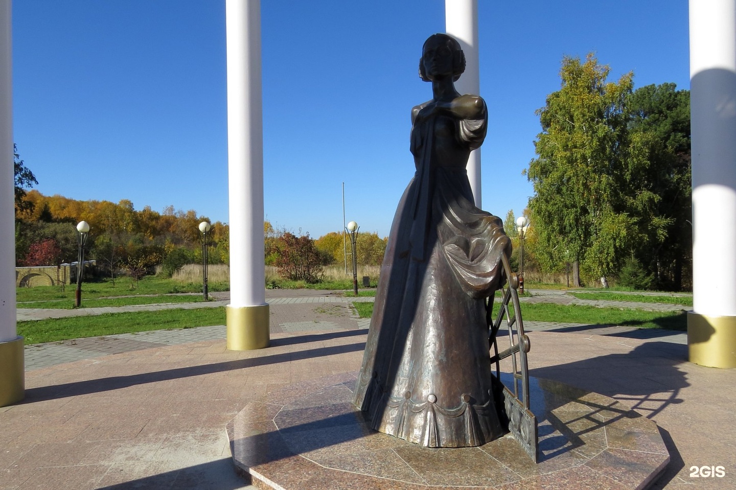 Памятник жёнам Декабристов Тобольск