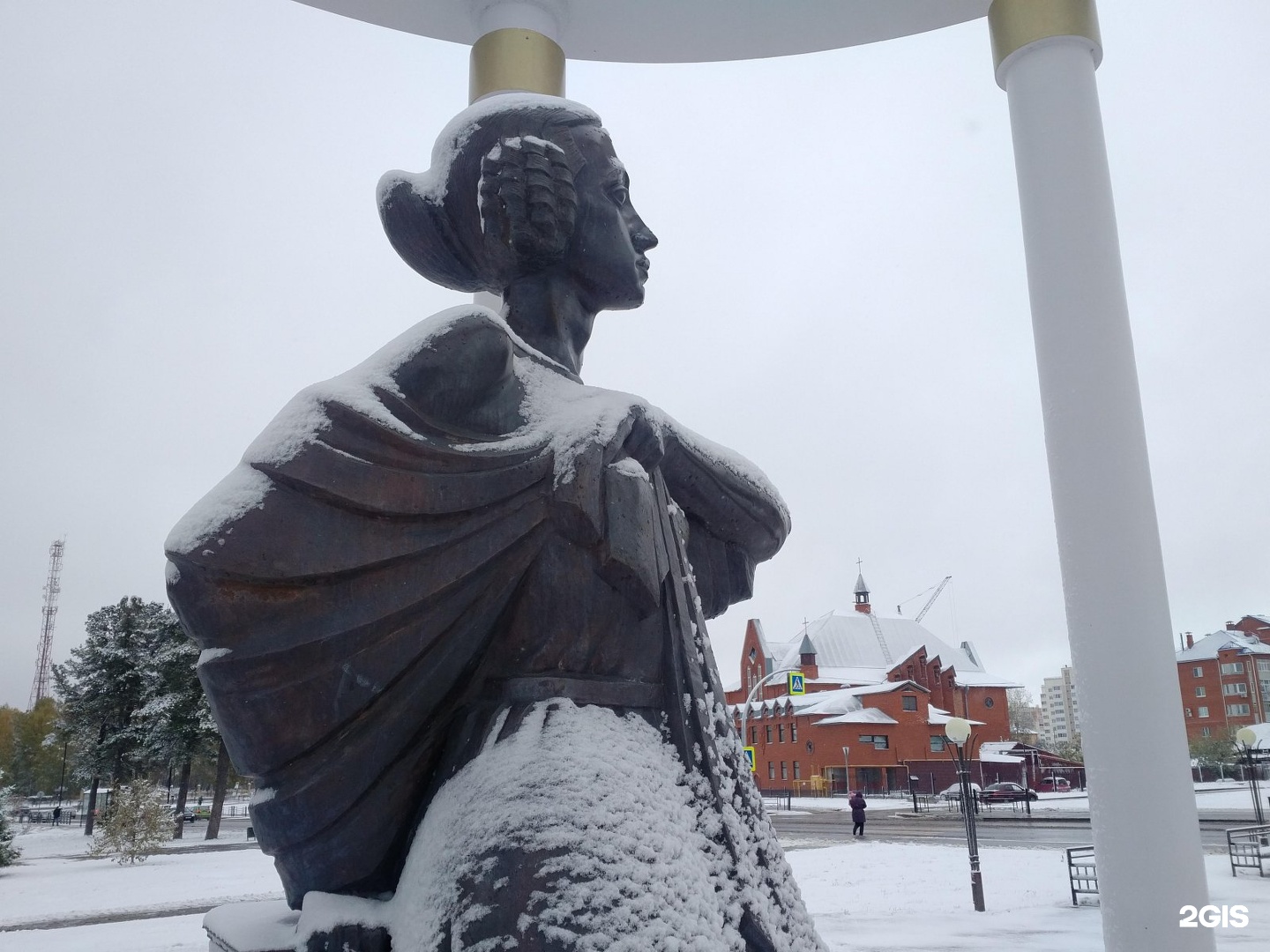 Тобольск памятник. Памятник жёнам Декабристов Тобольск. Тобольский памятник женам Декабристов. Жены Декабристов в Тобольске. Декабристки памятник в Тобольске.