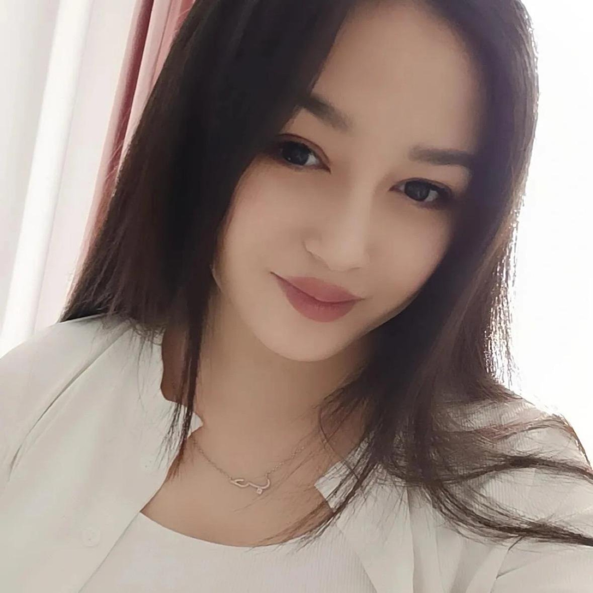 Порно қыздар қоғамдық орындарда мастурбация жасайды