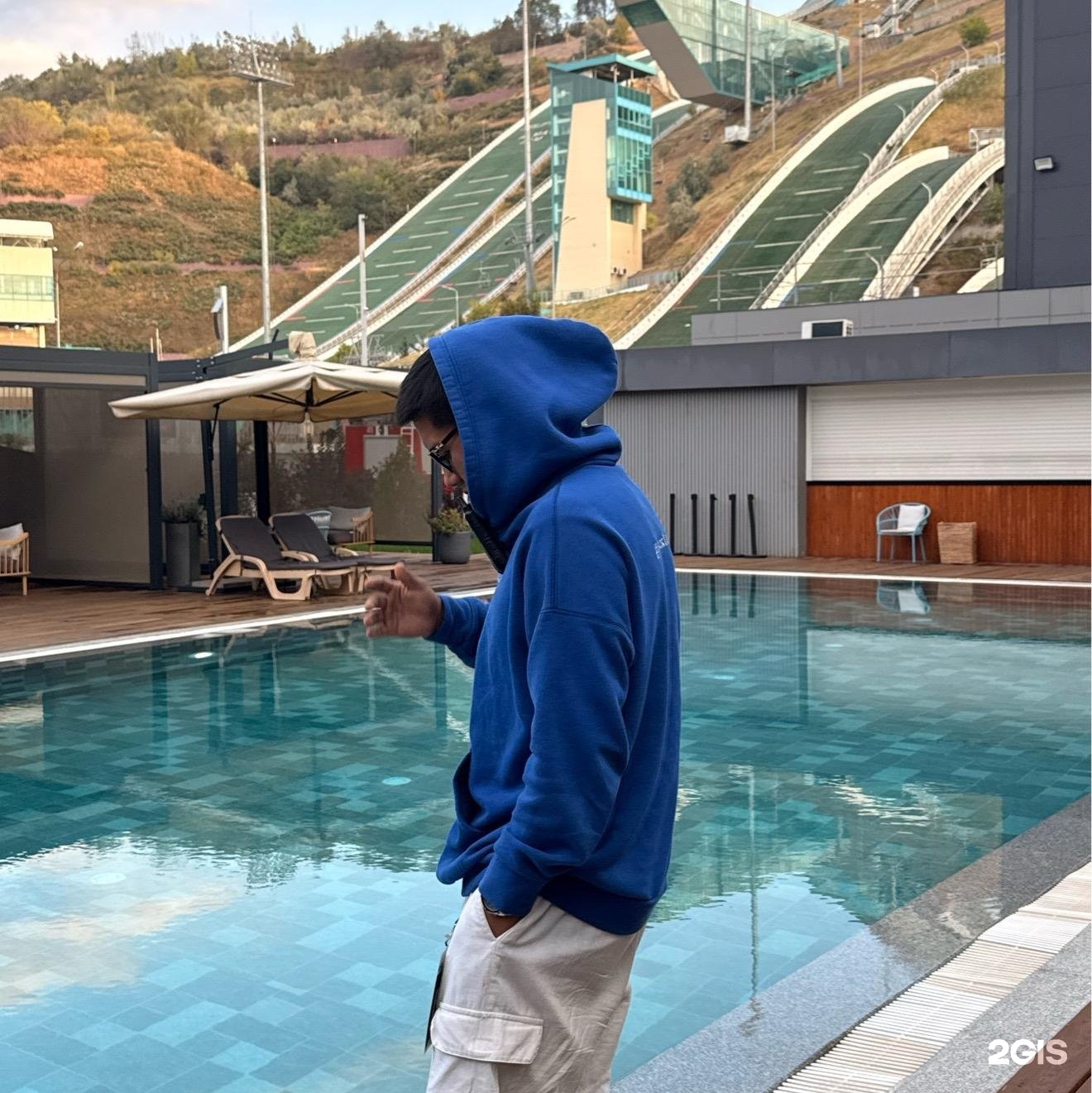 Жас транссексуал М.Савеловская Бильярд үстеліндегі ретро порно