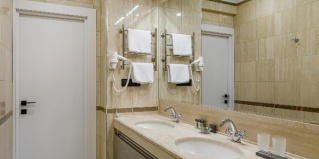 Москва: Отель Луна и лотос