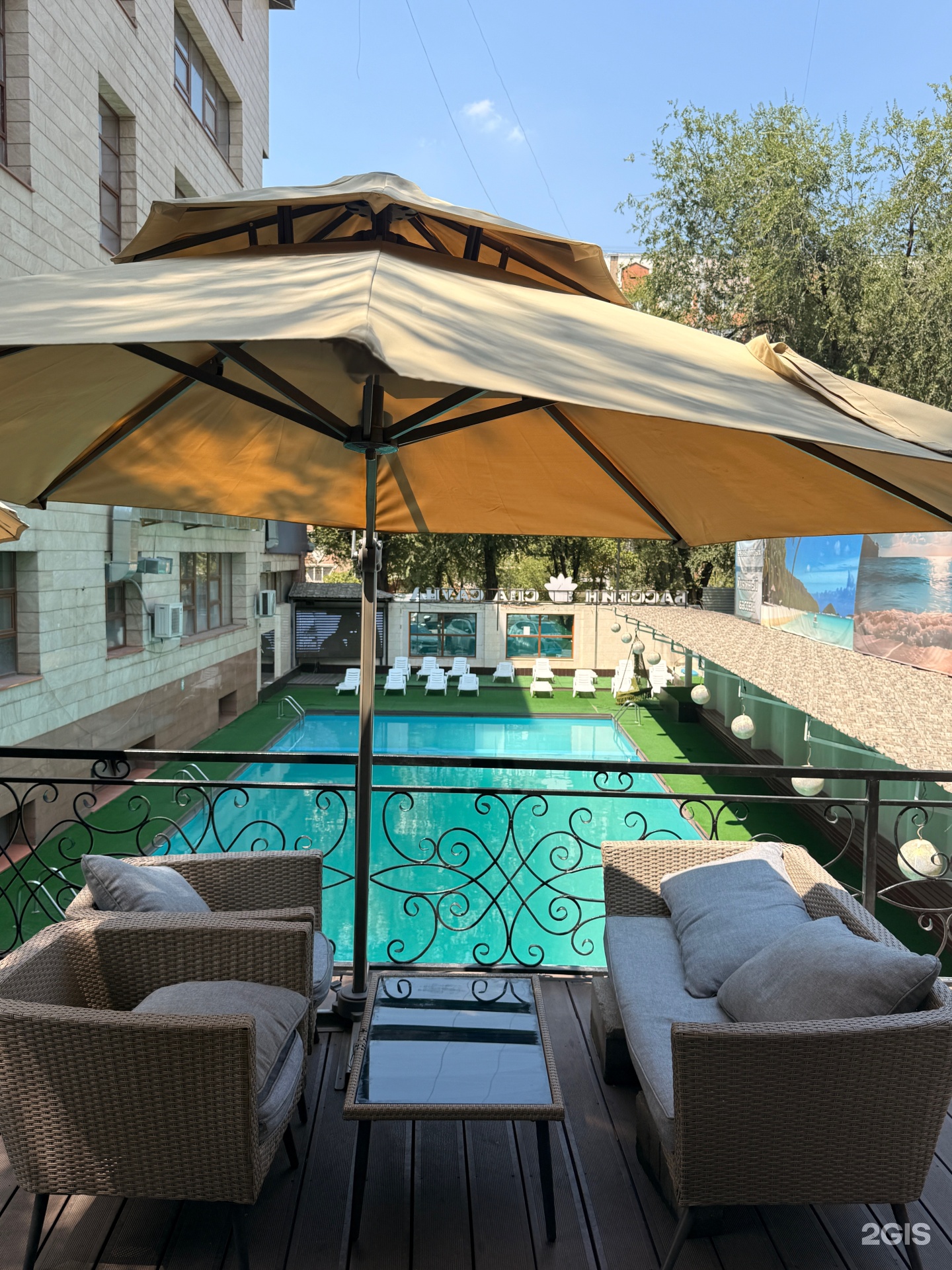 Le’thai pool spa