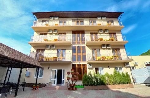 пгт Новомихайловский: Гостевой дом Изумруд