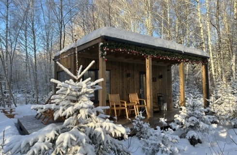 д. Анненка: Глэмпинг След Лося