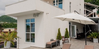 Лоо: Отель White House