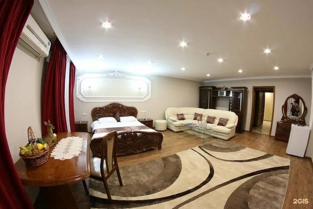 Sky Luxe Hotel