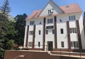 Отель Альпенхауз в Домбае