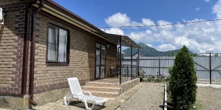 Винсады: Коттедж Между гор