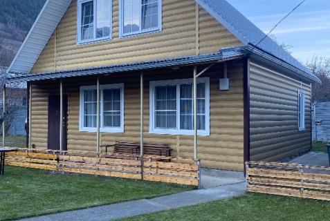 Теберда: Коттедж Шале у реки